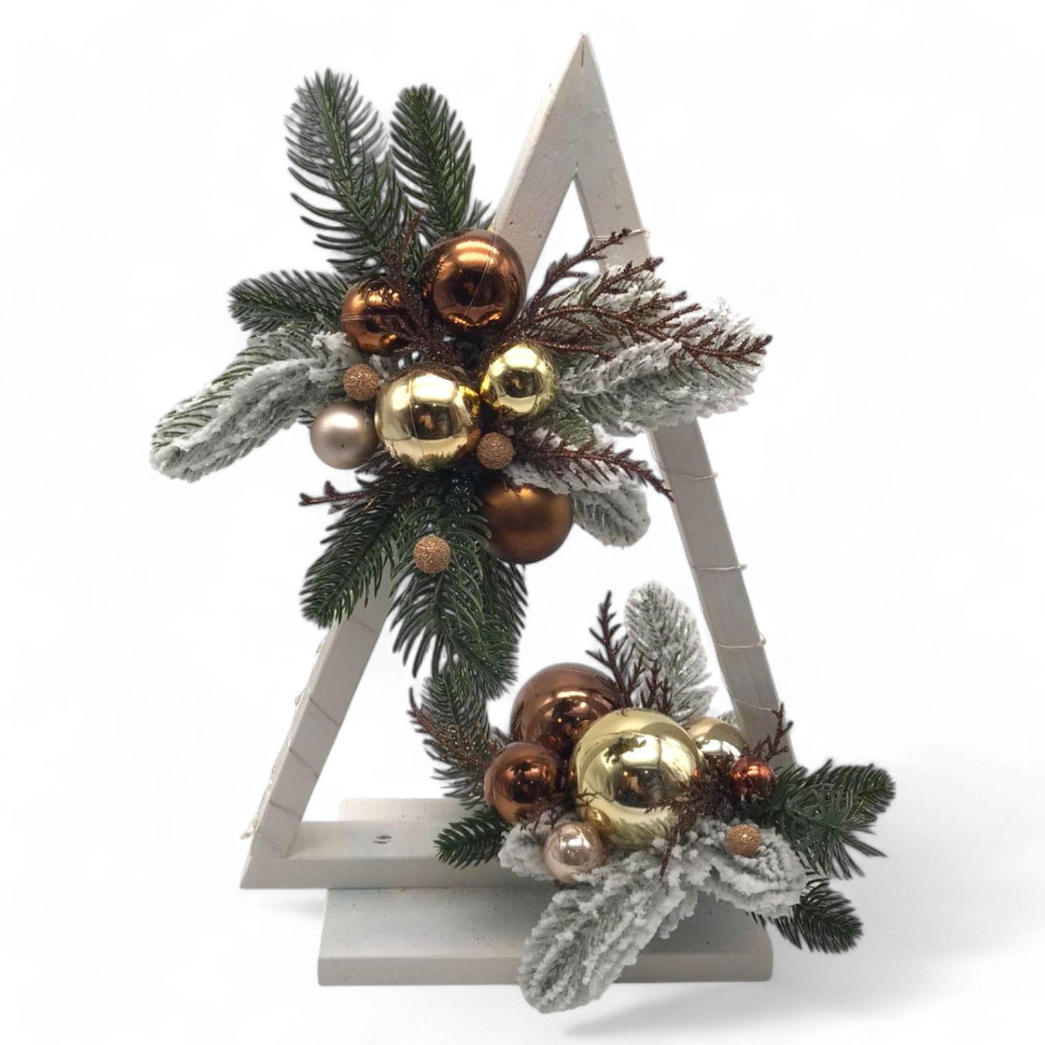 Triunghi fundal alb 5 Photoroom 1