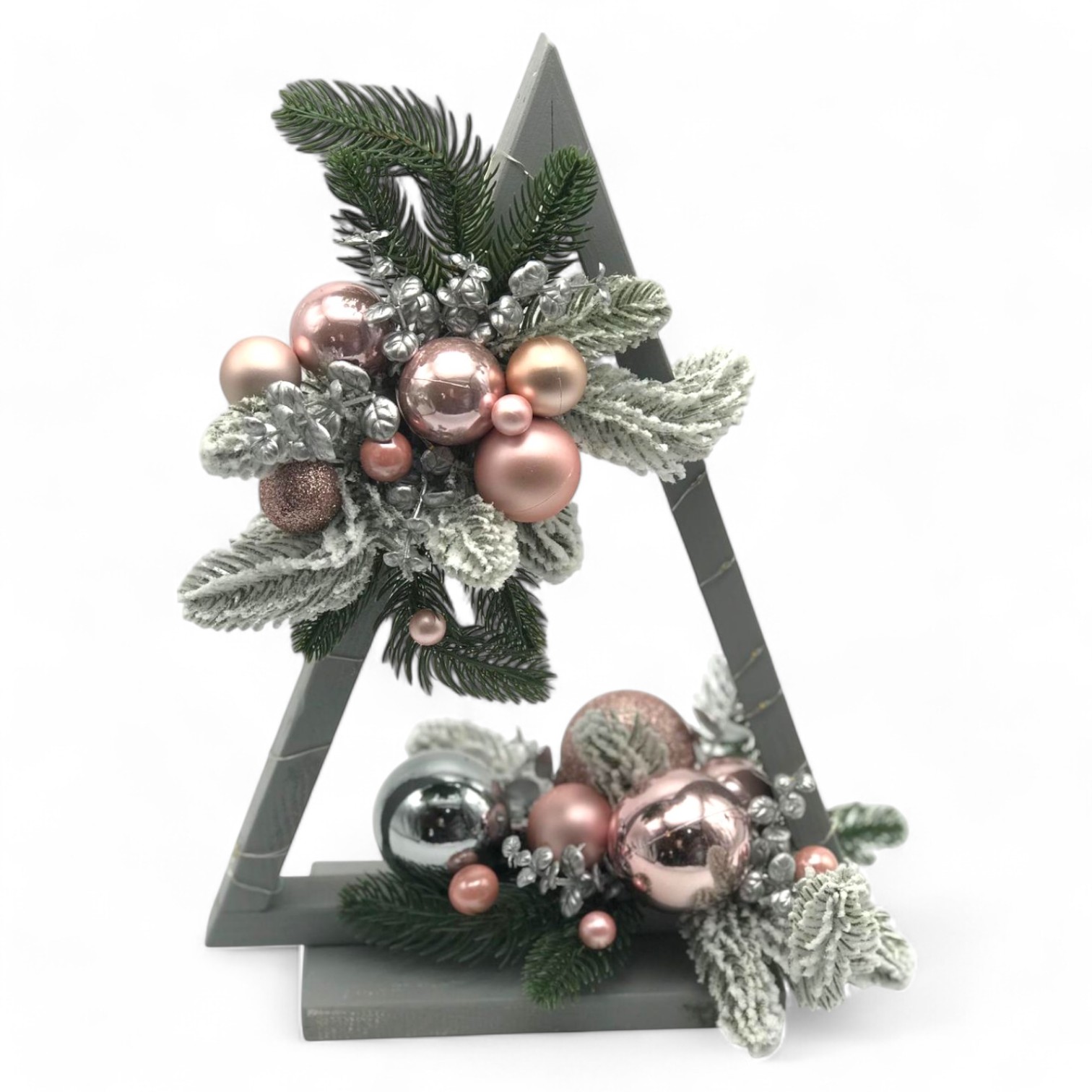 Triunghi fundal alb 7 Photoroom 1